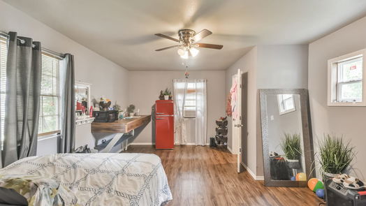 Houston null-story, 2-bed 9714 Plum Ridge Drive-idx
