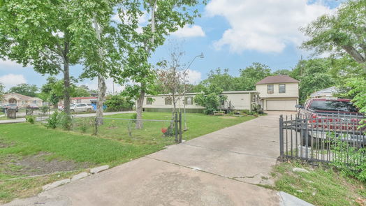 Houston 1-story, 2-bed 9714 Plum Ridge Drive-idx