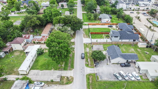Houston null-story, 2-bed 9714 Plum Ridge Drive-idx