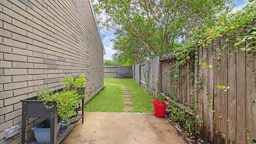 Houston 1-story, 2-bed 9907 Burntfork Drive-idx