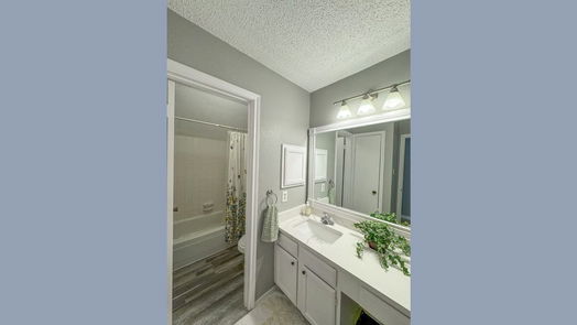 Houston 2-story, 3-bed 11315 Meadowchase Drive-idx