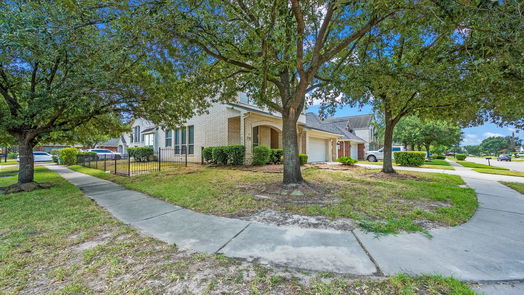 Houston 2-story, 5-bed 10130 Lakeside Gables Drive-idx