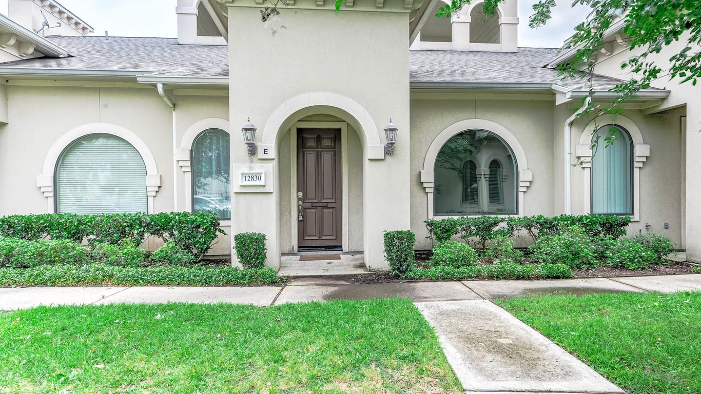 Houston 1-story, 2-bed 12830 Willow Centre Drive E-idx