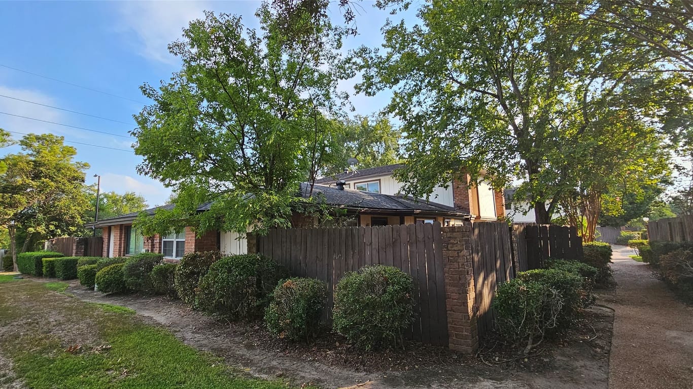 Houston 1-story, 2-bed 12005 Greenwood Forest Drive A-idx