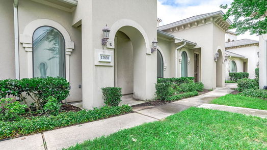 Houston 1-story, 2-bed 12830 Willow Centre Drive E-idx