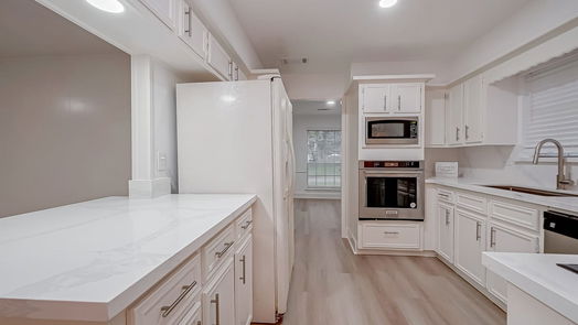 Houston 2-story, 7-bed 5902 Templegate Drive-idx