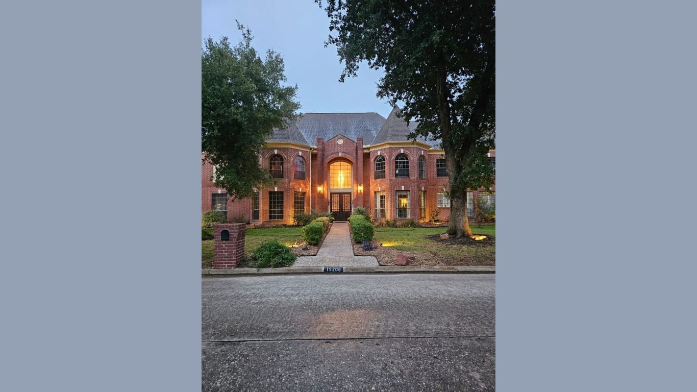 Houston 2-story, 6-bed 15206 Dawnbrook Drive-idx
