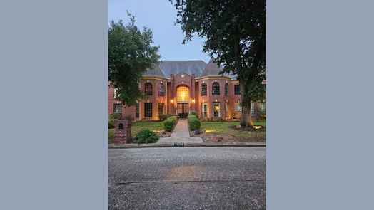 Houston 2-story, 6-bed 15206 Dawnbrook Drive-idx