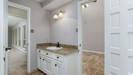 Houston 1-story, 2-bed 112 Old Bridge Lake-idx