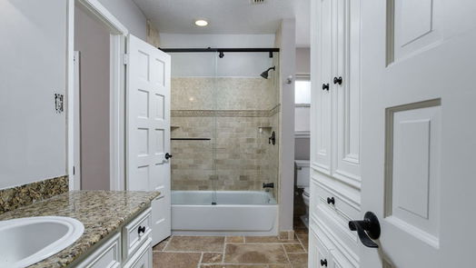 Houston 1-story, 2-bed 112 Old Bridge Lake-idx