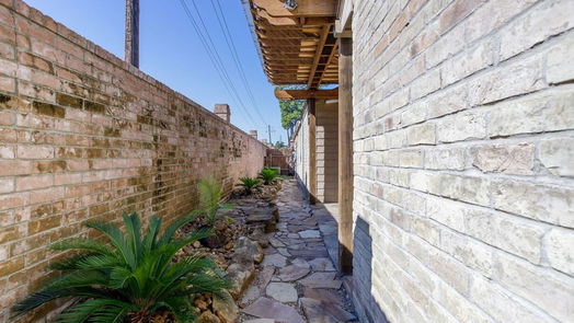 Houston 1-story, 2-bed 112 Old Bridge Lake-idx