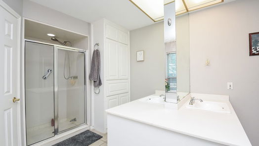 Houston 1-story, 2-bed 5718 Champions Glen Drive-idx