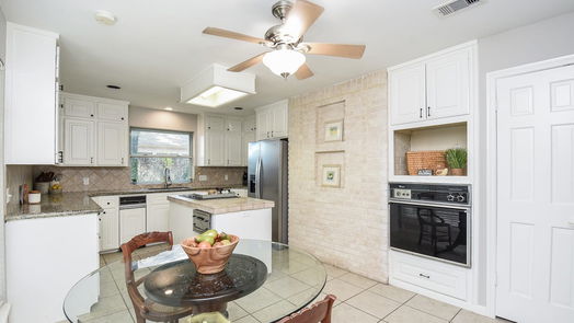Houston 1-story, 2-bed 5718 Champions Glen Drive-idx