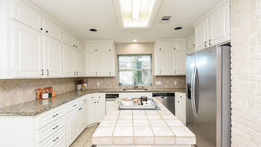 Houston 1-story, 2-bed 5718 Champions Glen Drive-idx