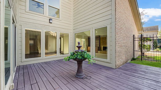 Houston 2-story, 3-bed 204 Old Bridge Lake-idx