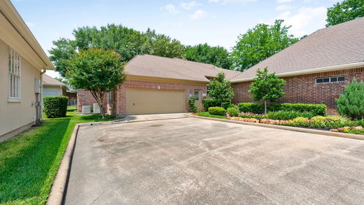 Houston 1-story, 3-bed 20 Villa Bend Drive-idx