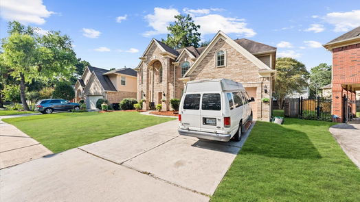 Houston 2-story, 4-bed 10711 Castle Hills Court-idx