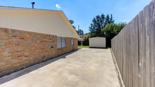 Houston 1-story, 3-bed 9811 Thistle Trail Drive-idx