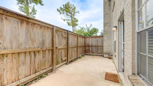 Houston 2-story, 2-bed 8245 Creekbend Drive-idx