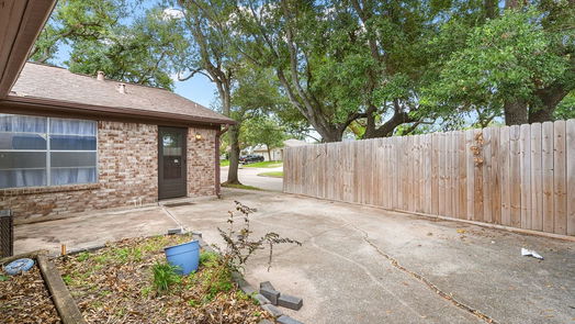 Houston 1-story, 3-bed 15403 Poolview Street-idx