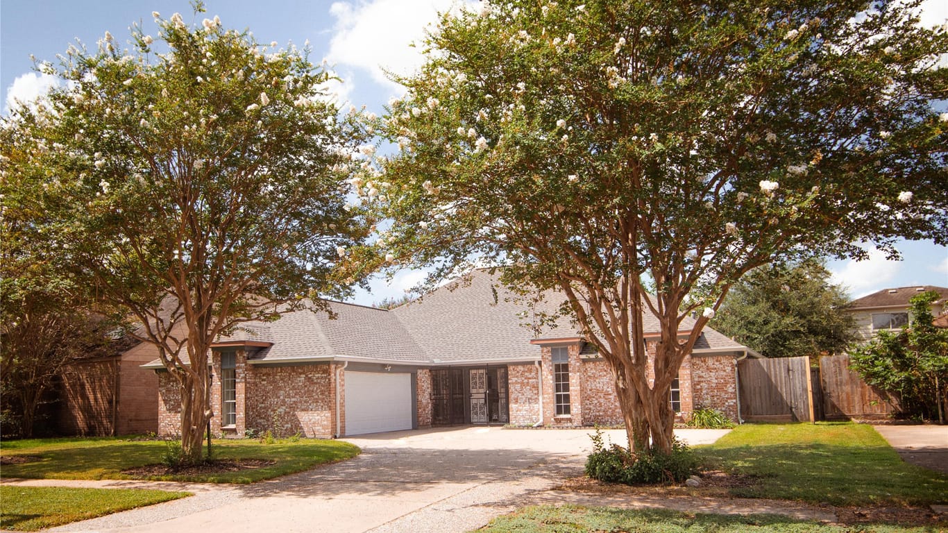 Houston null-story, 3-bed 10710 Sandy Shoals Drive-idx