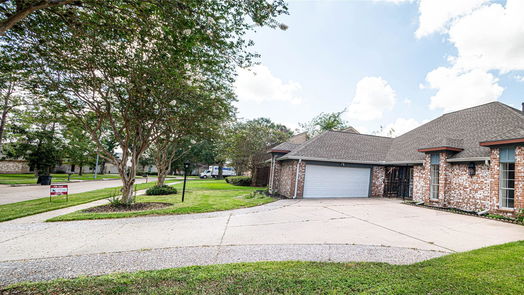 Houston null-story, 3-bed 10710 Sandy Shoals Drive-idx