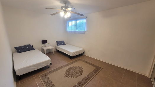Houston null-story, 6-bed 12011 Sharpcrest Street-idx