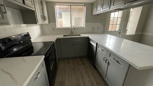 Houston 2-story, 2-bed 11537 Beechnut Street-idx
