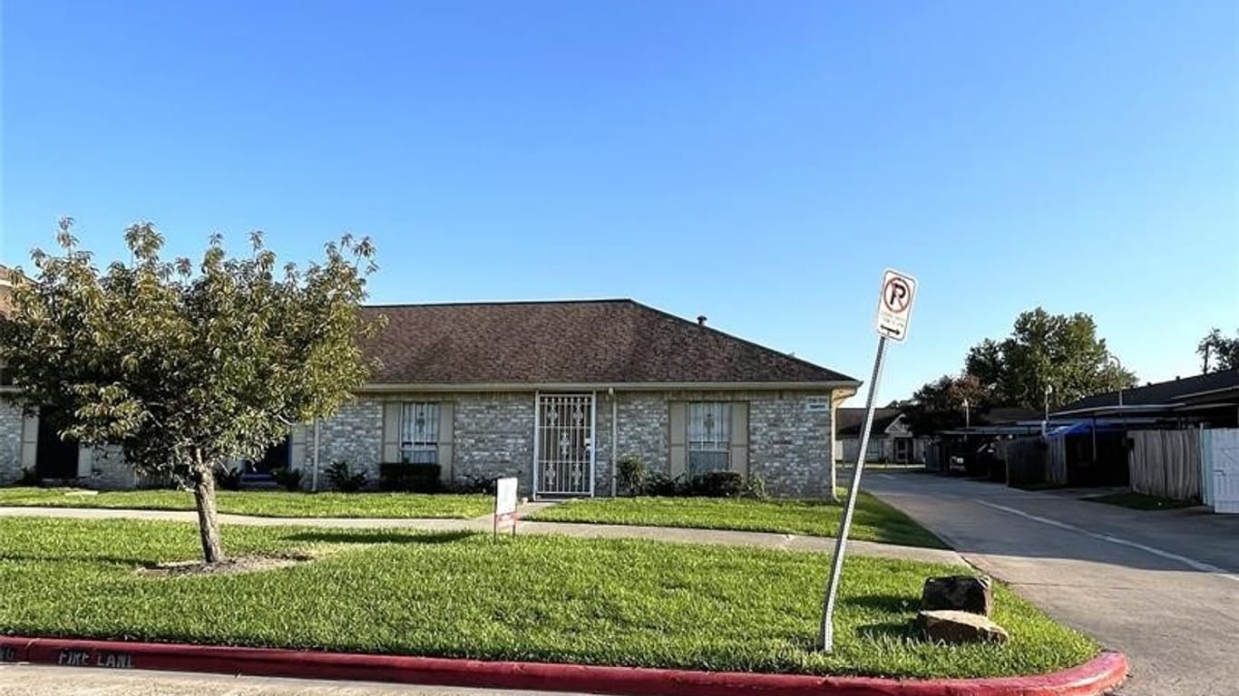 Houston 1-story, 3-bed 12255 Sharpview Drive-idx