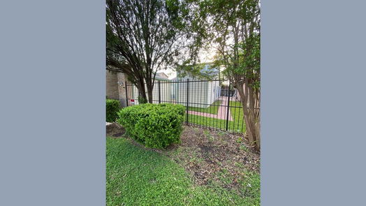 Houston 1-story, 3-bed 4246 Willow Beach Drive-idx