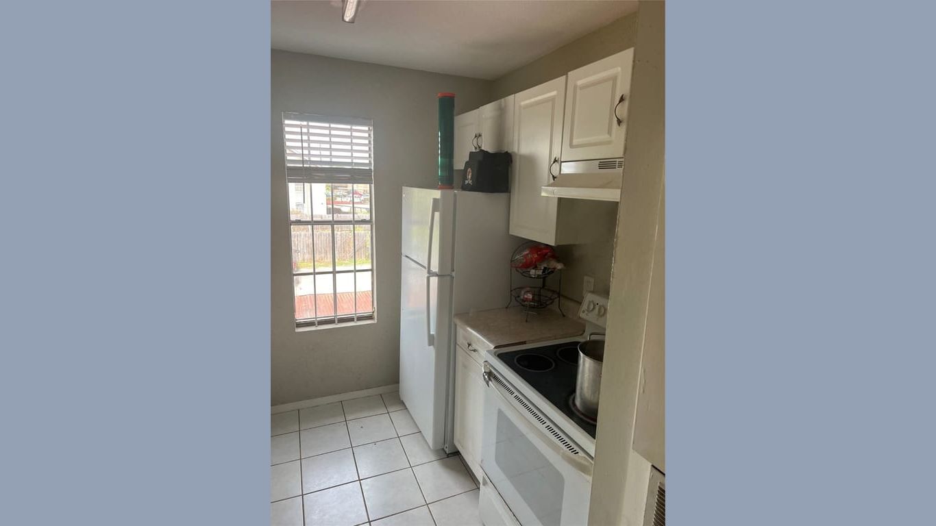 Houston 1-story, 2-bed 8323 Wilcrest Drive 7002-idx