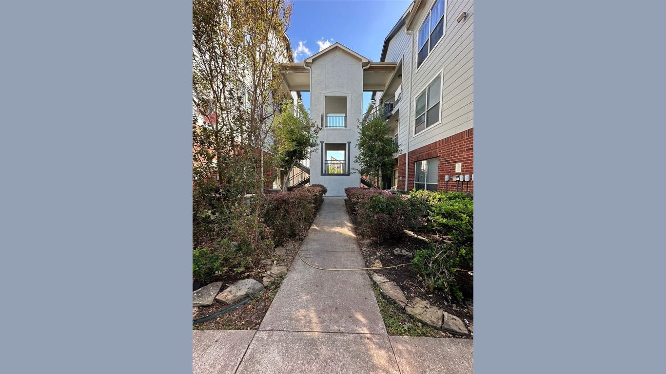 Houston 1-story, 2-bed 6289 Wilcrest Drive 2203-idx