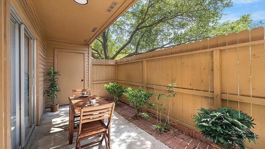 Houston 1-story, 1-bed 10555 Turtlewood Court 616-idx