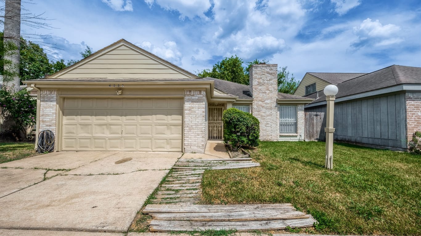 Houston 1-story, 3-bed 6227 Briar Glade Drive-idx