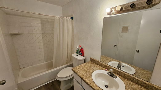 Houston 1-story, 2-bed 8405 Wilcrest Drive 1703-idx