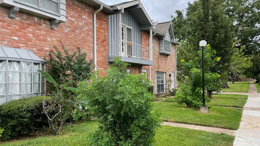 Houston 2-story, 3-bed 6393 S Briar Bayou Drive-idx