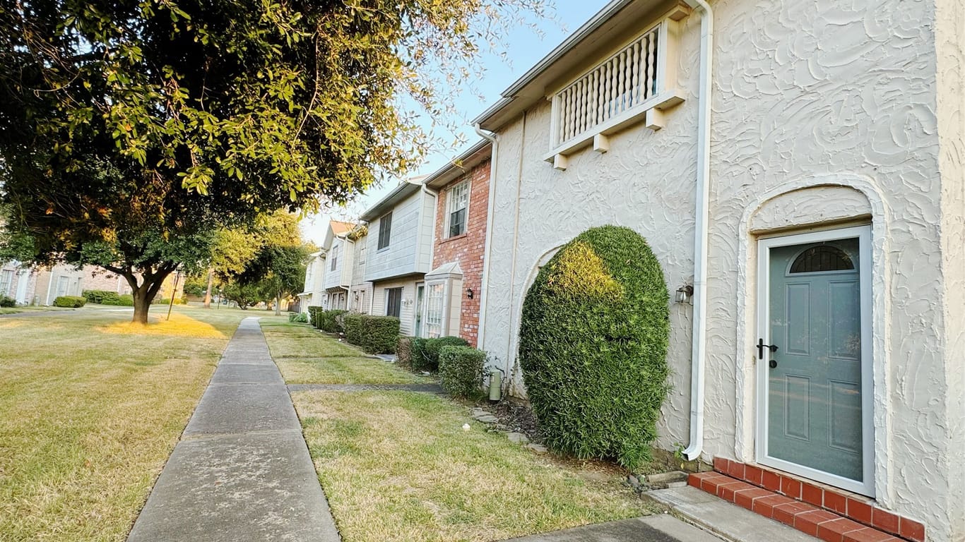 Houston 2-story, 3-bed 13047 Clarewood Drive-idx