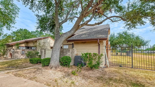 Houston 2-story, 3-bed 12507 Newbrook Drive-idx