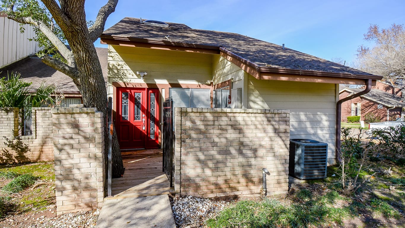 Houston 2-story, 3-bed 12525 Newbrook Drive-idx