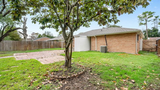 Houston null-story, 3-bed 10927 Sharpview Drive-idx