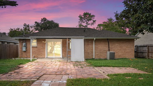 Houston null-story, 3-bed 10927 Sharpview Drive-idx