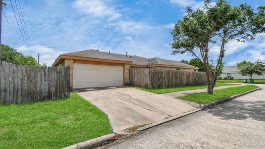 Houston null-story, 3-bed 10722 Sherburne Drive-idx