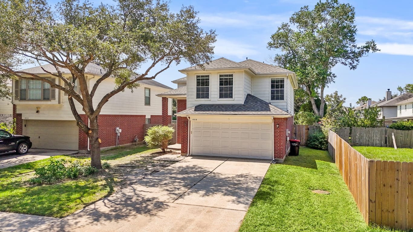 Houston 2-story, 3-bed 1010 Willow West Drive-idx