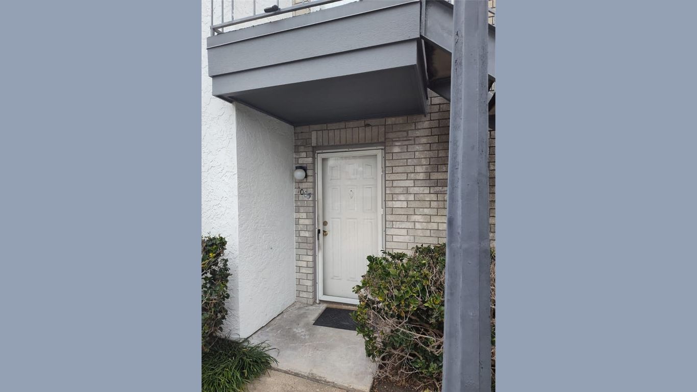 Houston 1-story, 2-bed 8787 Brae Acres Road 1005-idx