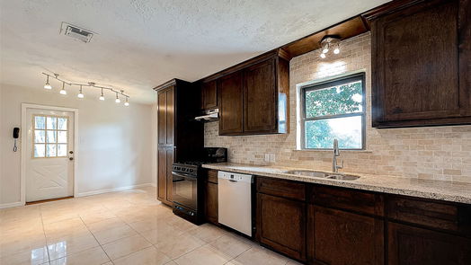 Houston 1-story, 3-bed 8930 SANGAMON Lane-idx