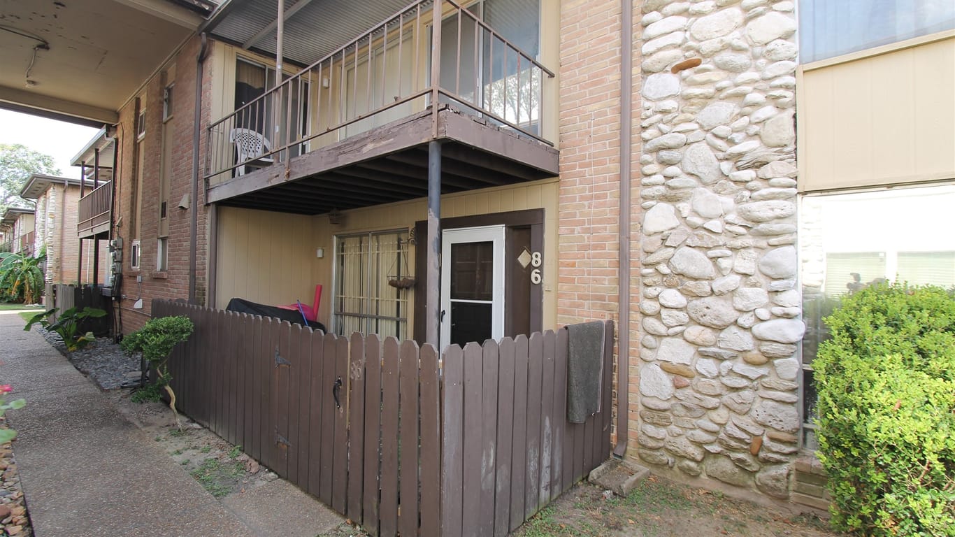 Houston 2-story, 2-bed 7047 Bissonnet Street 86-idx