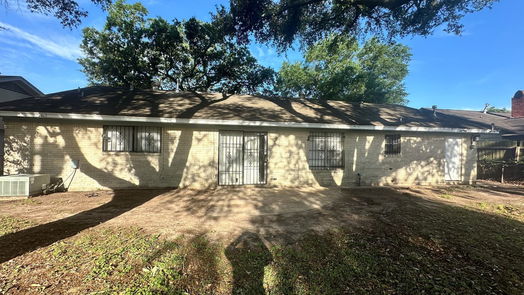 Houston 1-story, 3-bed 10211 Quiet Valley Lane-idx