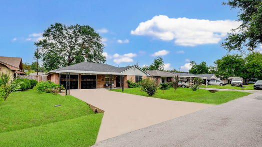 Houston 1-story, 3-bed 815 E Spreading Oak Drive-idx