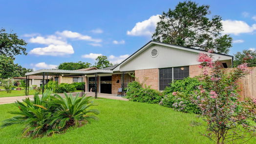 Houston 1-story, 3-bed 815 E Spreading Oak Drive-idx