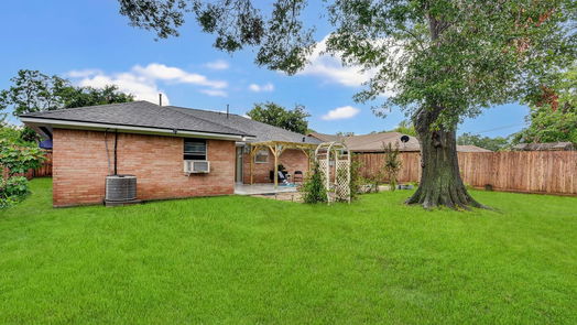 Houston 1-story, 3-bed 815 E Spreading Oak Drive-idx